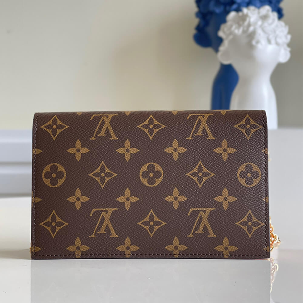 l**is V*t*n flore chain wallet