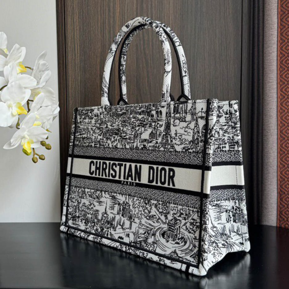 medium D*or book tote