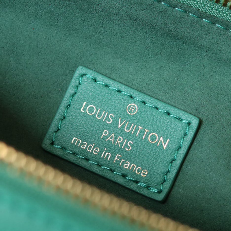 LV Coussin BB