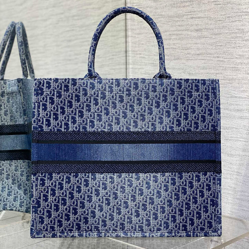 large D*or book tote