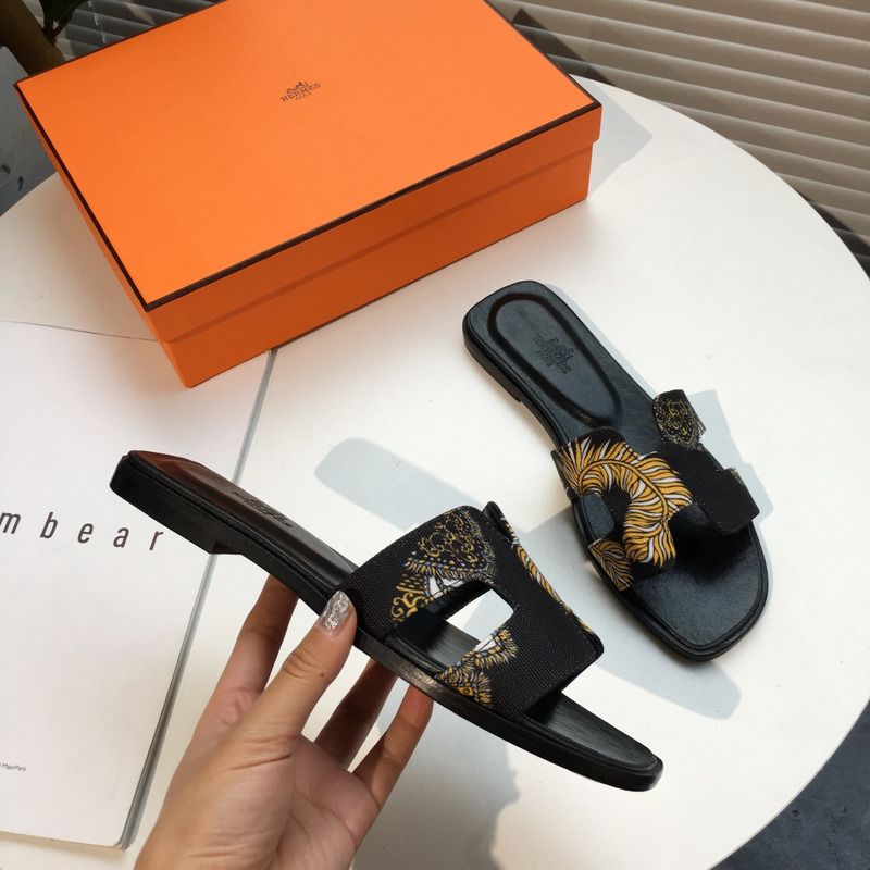 H**mes oran sandals in black