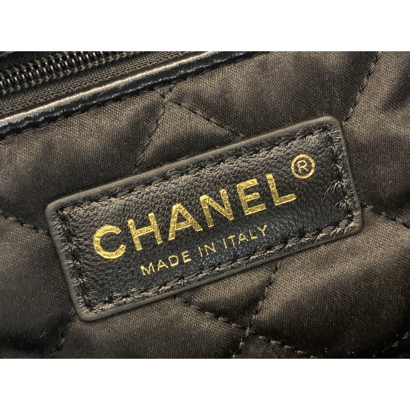 Ch*el 22ss gloss leather chain backpack black