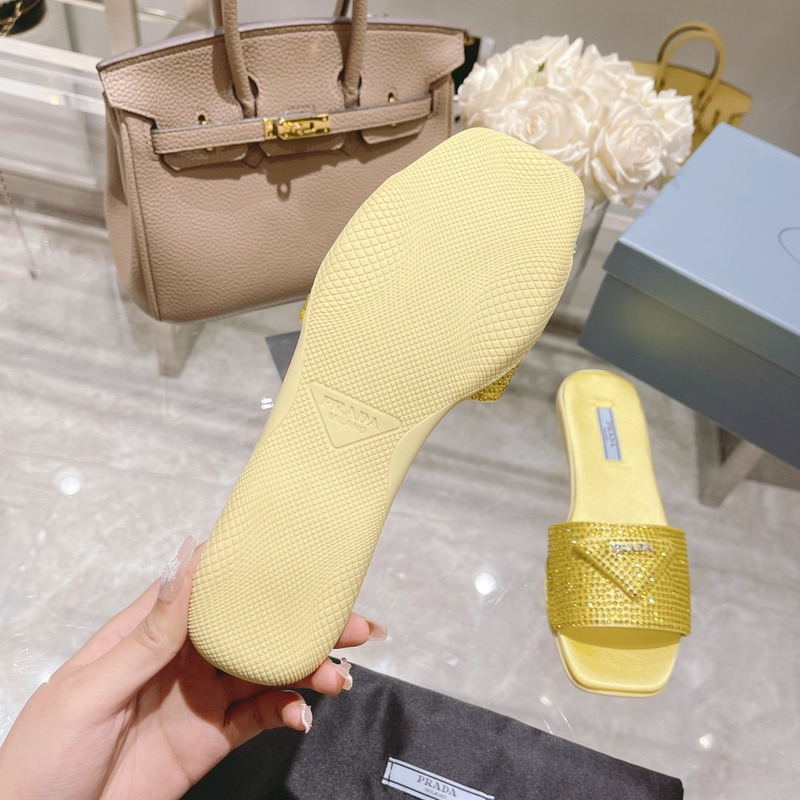 pra*a Di*m*nd slides yellow