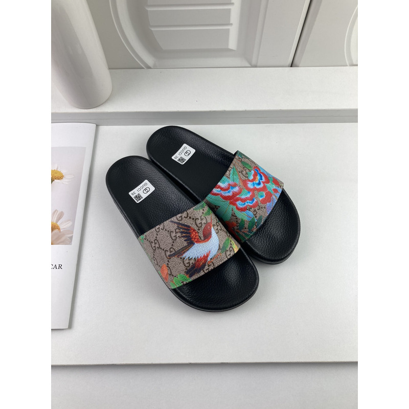 G*u*i butterfly slides