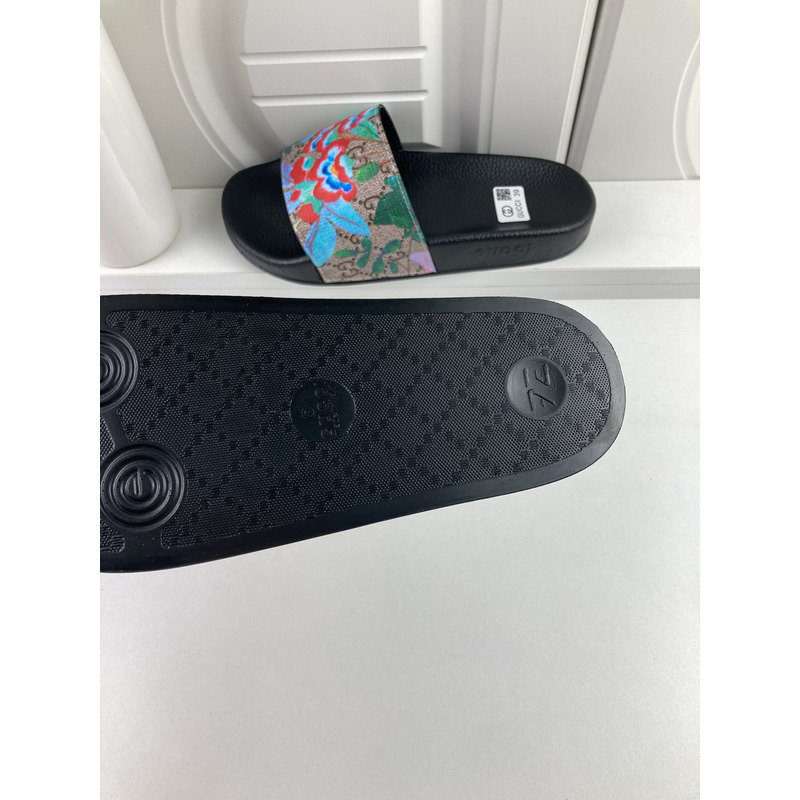 G*u*i butterfly slides