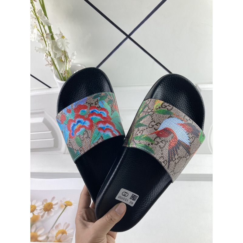 G*u*i butterfly slides