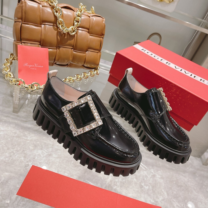 roger u1u1er go-thick strass buckle loafers in patent leather black