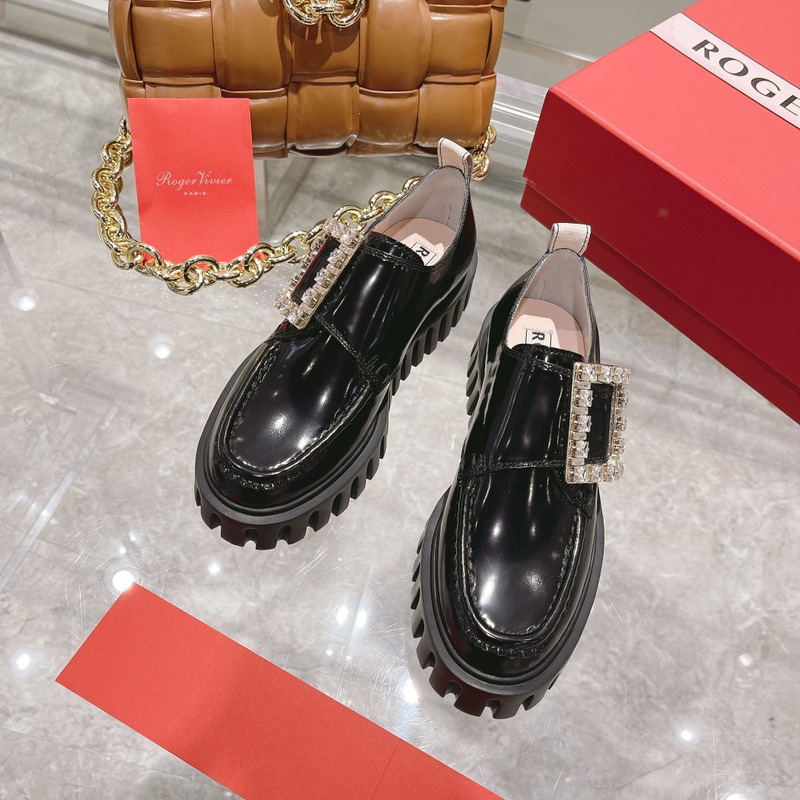 roger u1u1er go-thick strass buckle loafers in patent leather black