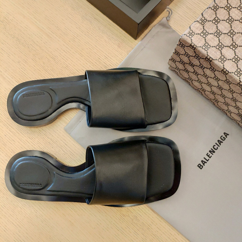 Ba*len*cia*ga ladies flat open toe simple slides black