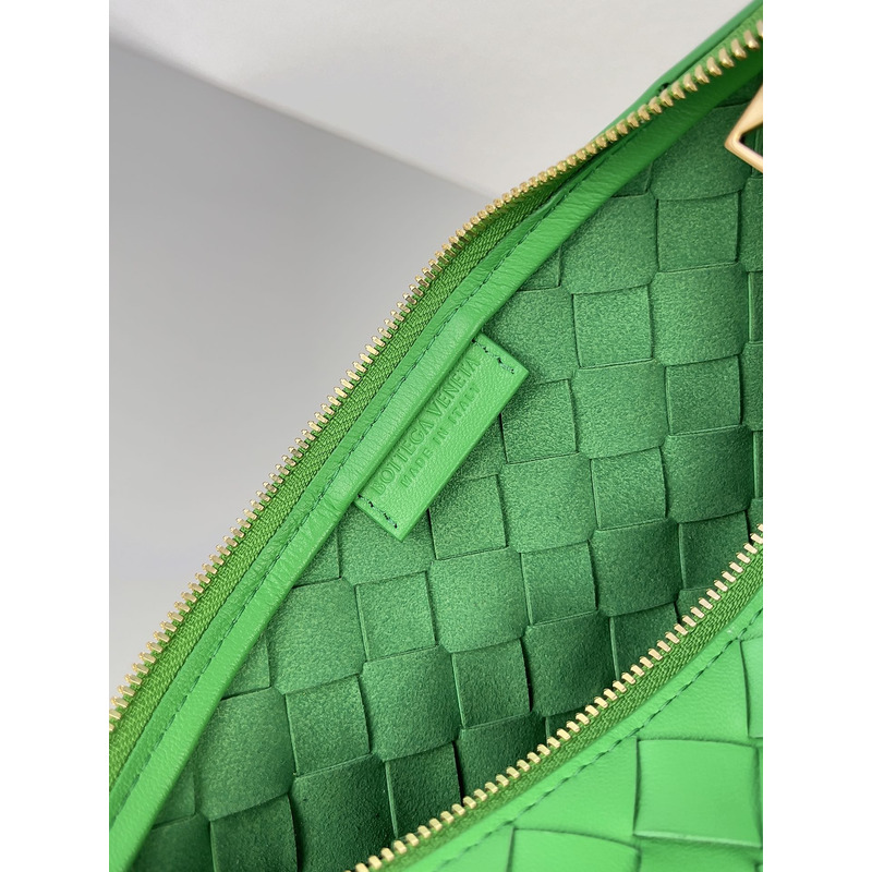 Bo*te*ga ve*ne*ta intreccio nappa mini shoulder bag in bright green