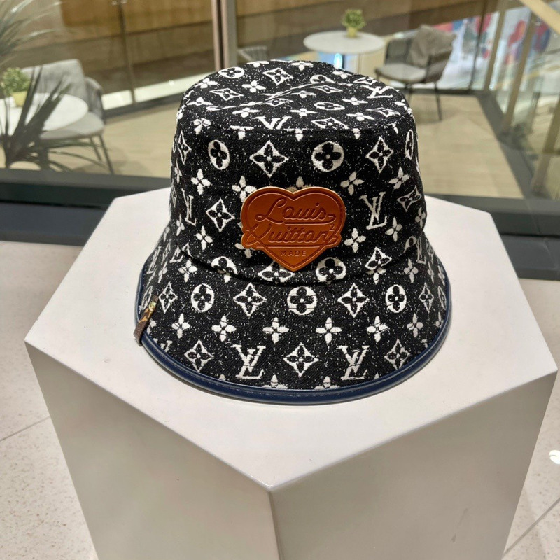 l**is V*t*n black fisherman hat
