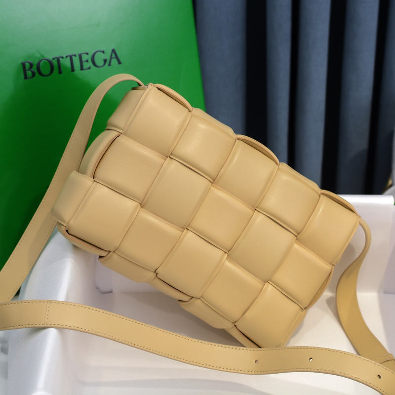 Bo*te*ga ve*ne*ta padded cassette 6688# porridge