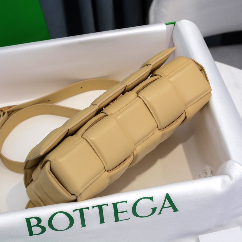 Bo*te*ga ve*ne*ta padded cassette 6688# porridge