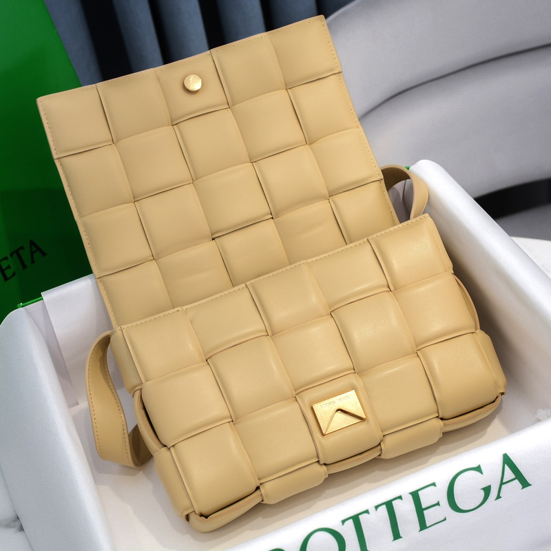 Bo*te*ga ve*ne*ta padded cassette 6688# porridge