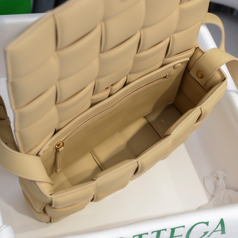 Bo*te*ga ve*ne*ta padded cassette 6688# porridge