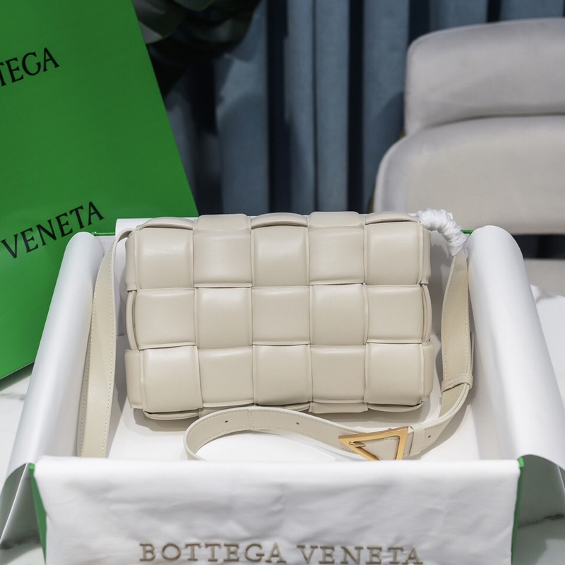 Bo*te*ga ve*ne*ta padded cassette leather shoulder bag white