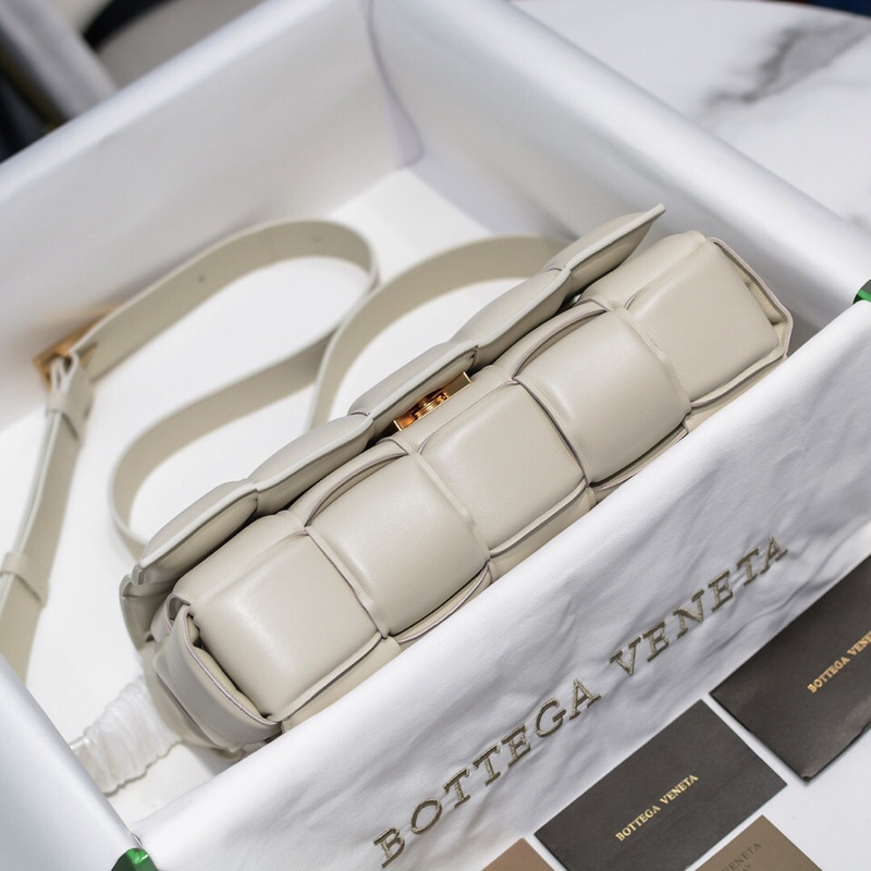 Bo*te*ga ve*ne*ta padded cassette leather shoulder bag white