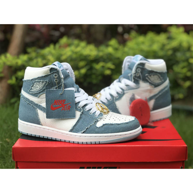 WMNS Air Jordan 1 Retro High OG