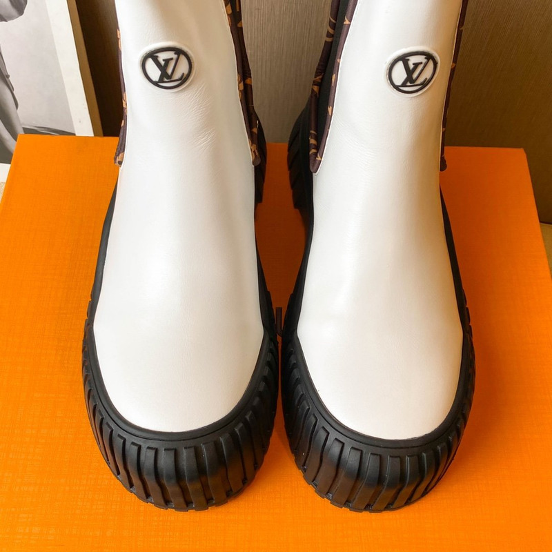 l**is V*t*n ruby ankle boots white