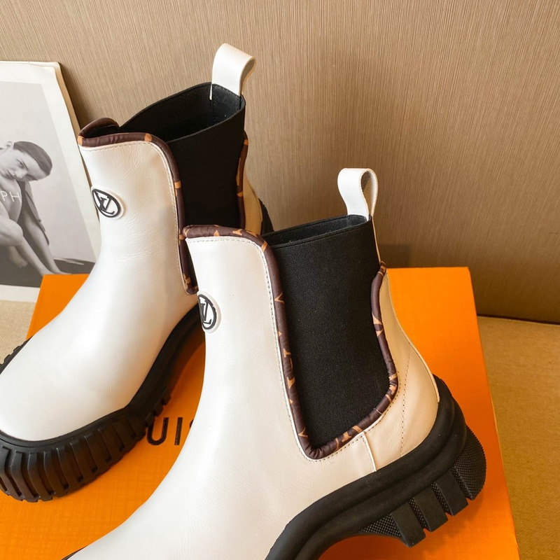 l**is V*t*n ruby ankle boots white