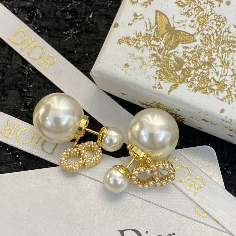 d*or cd Di*m*nd pearl earring