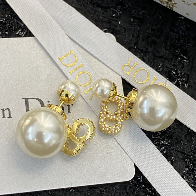 d*or cd Di*m*nd pearl earring
