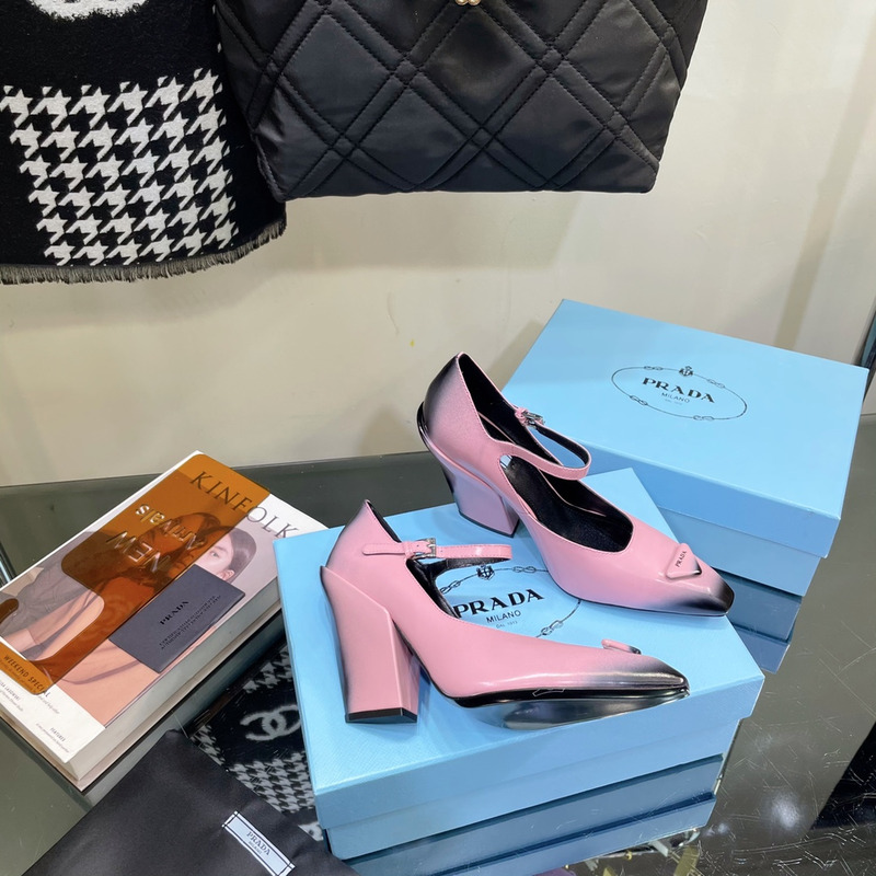 Pra*a glossed-leather pumps pink