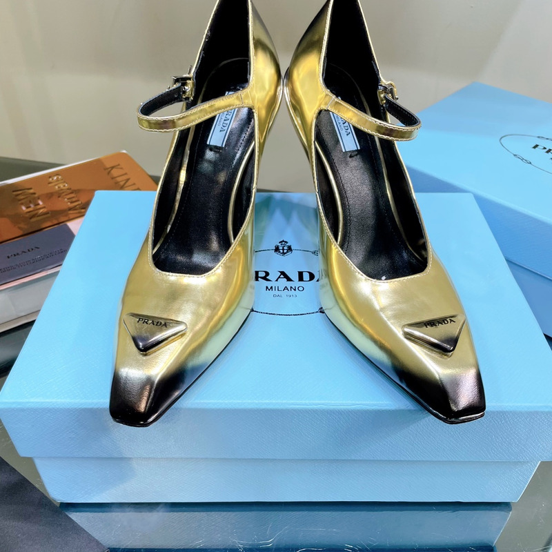 Pra*a glossed-leather pumps platinum