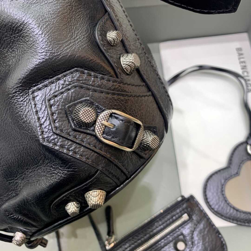 Ba*len*cia*ga le cagole xs bucket bag black