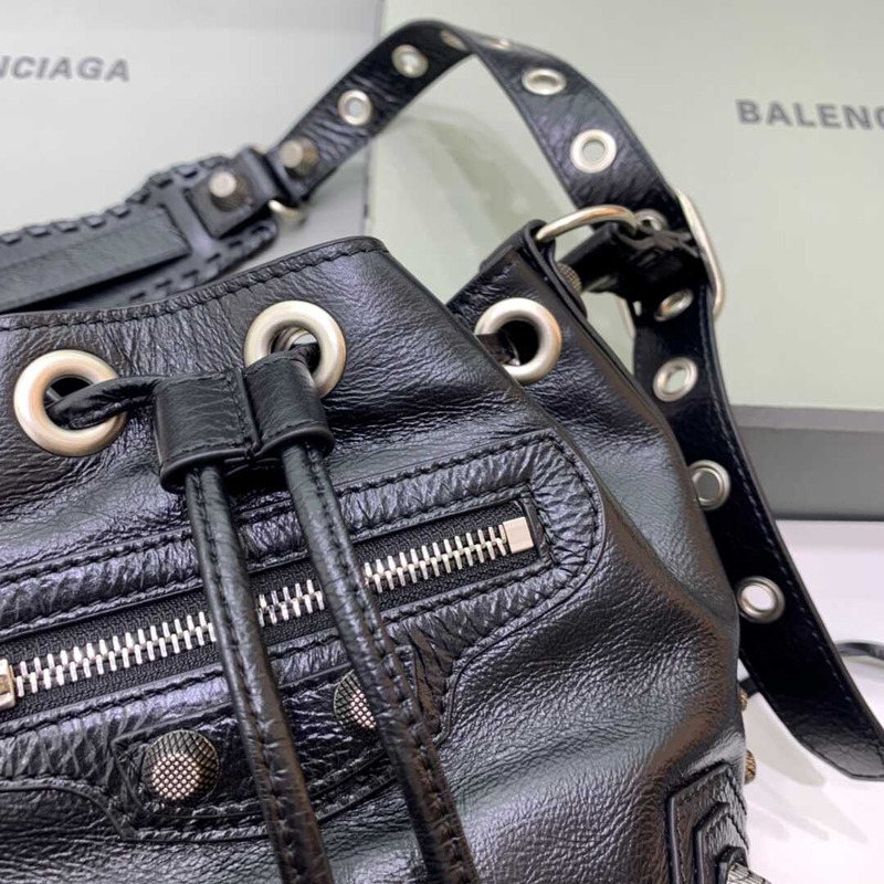 Ba*len*cia*ga le cagole xs bucket bag black