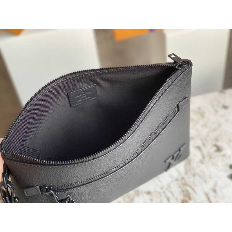 l**is V*t*n takeoff handbag black