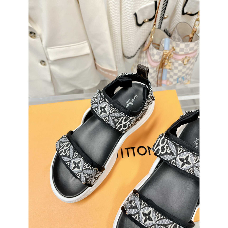 l**is V*t*n archlight sandal black and white
