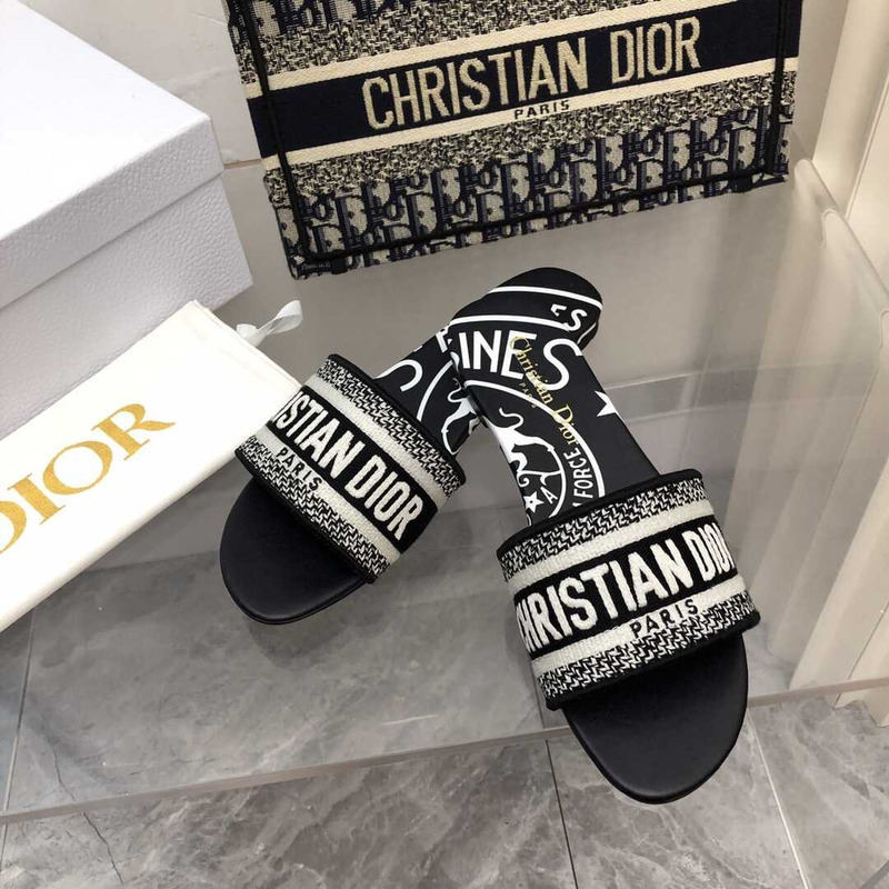 D*or dway slide black embroidered cotton