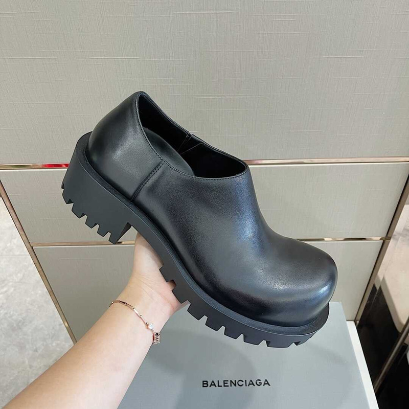 Ba*len*cia*ga hummer derbys black
