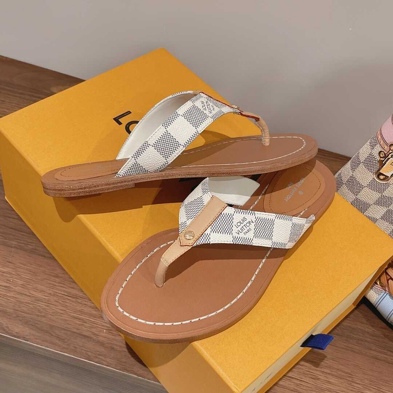 l**is V*t*n sunny flat thong slides
