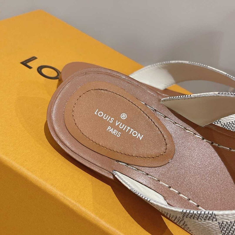 l**is V*t*n sunny flat thong slides