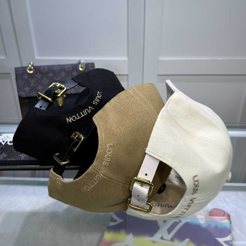 l**is V*t*n big logo hat brown