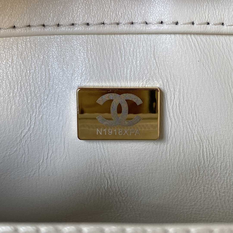 Ch*el 2023 patent leather camellia catwalk style chain bag white