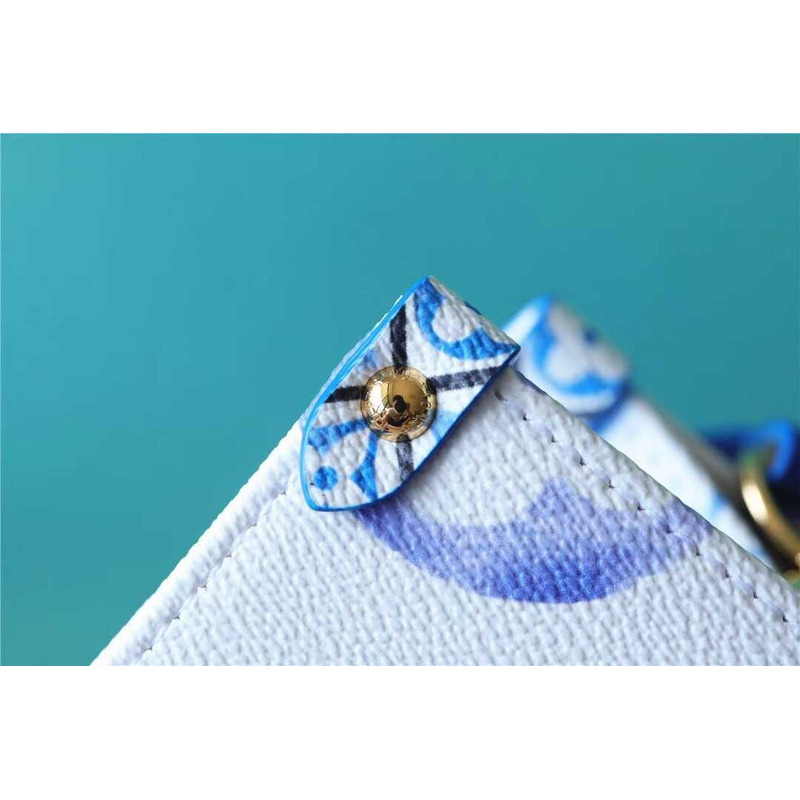 l**is V*t*n l**is V*t*n lv by the pool on the go pm natural gradient blue