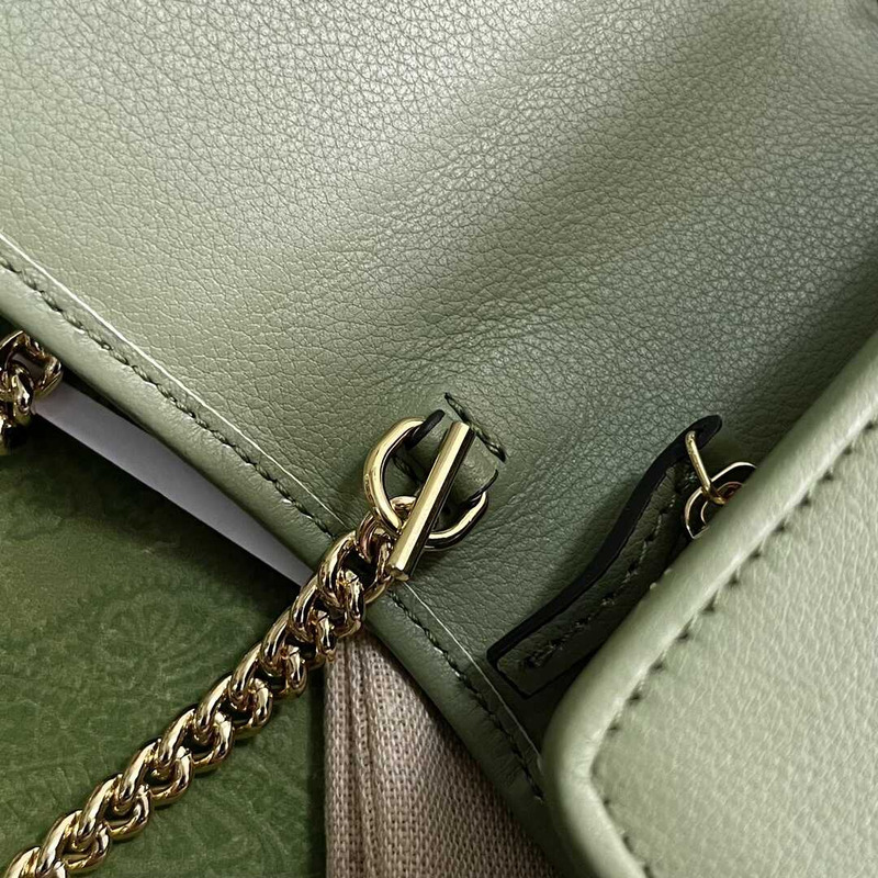 G*u*i blondie medium wallet on chain green