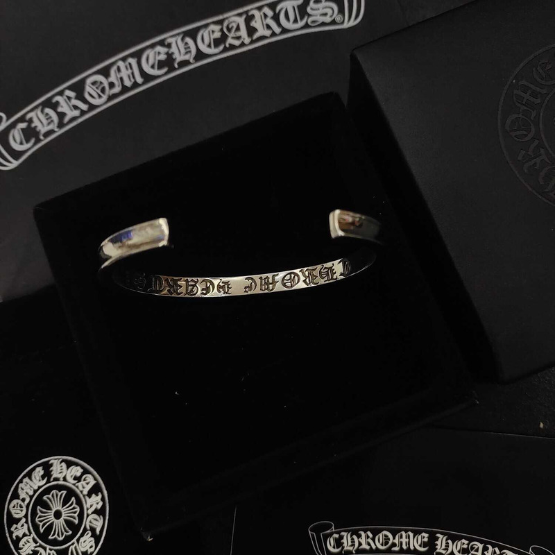 Ch*0me heart classic logo opening bracelet
