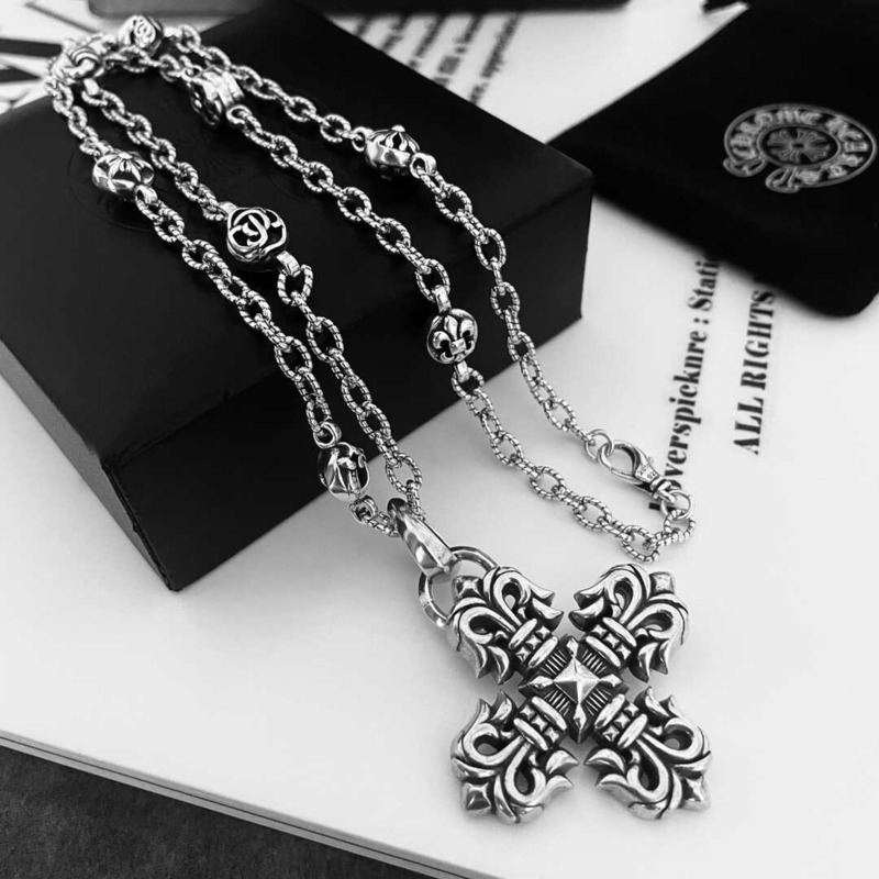 Ch*0me heart short cross necklace