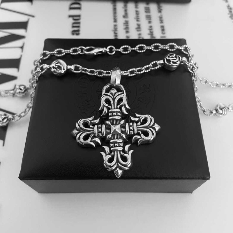 Ch*0me heart short cross necklace