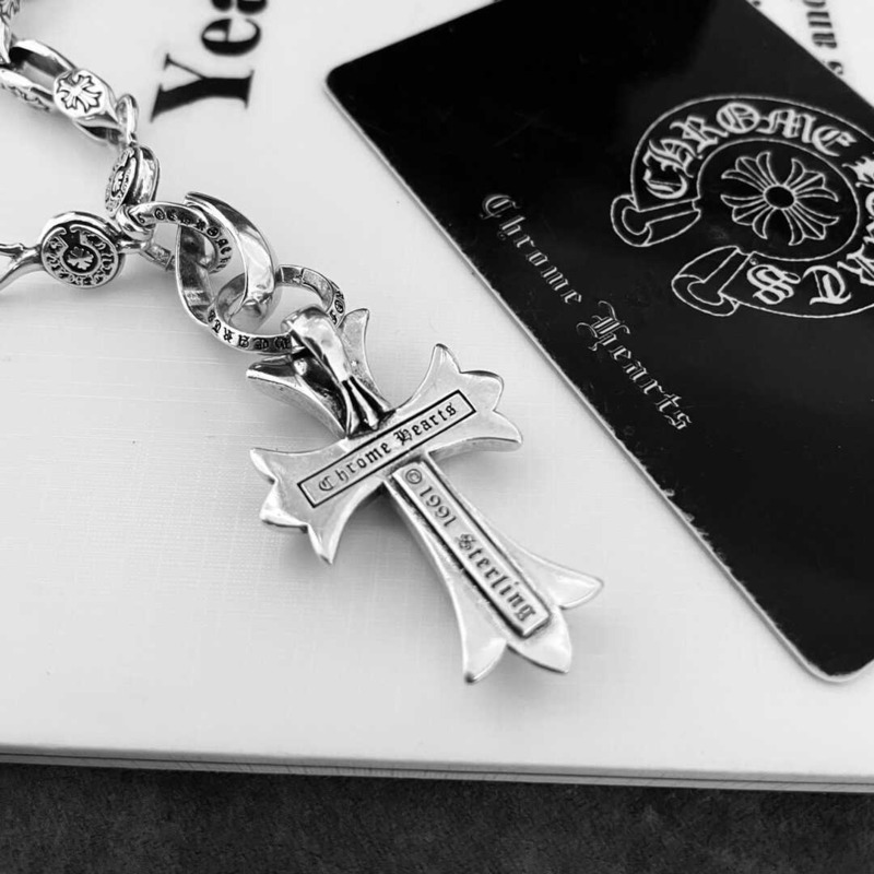 Ch*0me He**ts sterling silver di*m*nd cross pendant