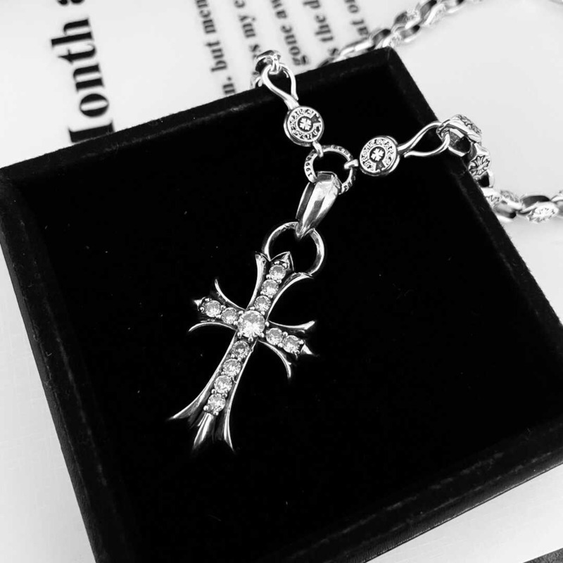 Ch*0me He**ts sterling silver di*m*nd cross pendant
