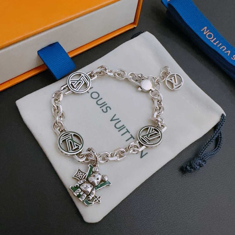 l**is V*t*n metal bracelet