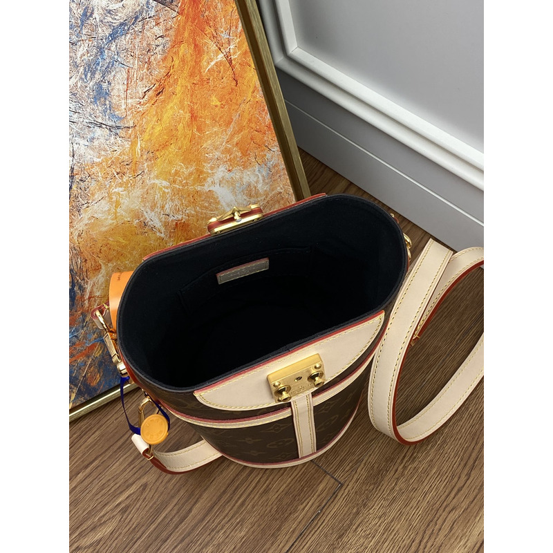 l**is V*t*n duffle bag monogram