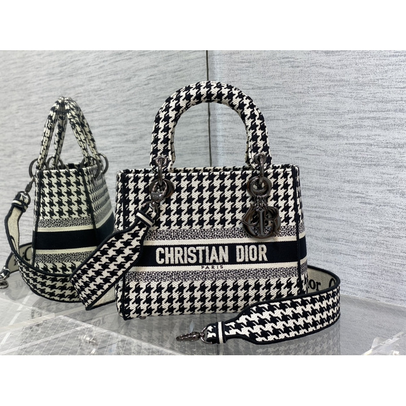 D*or medium lady d-lite bag embroidery white and black
