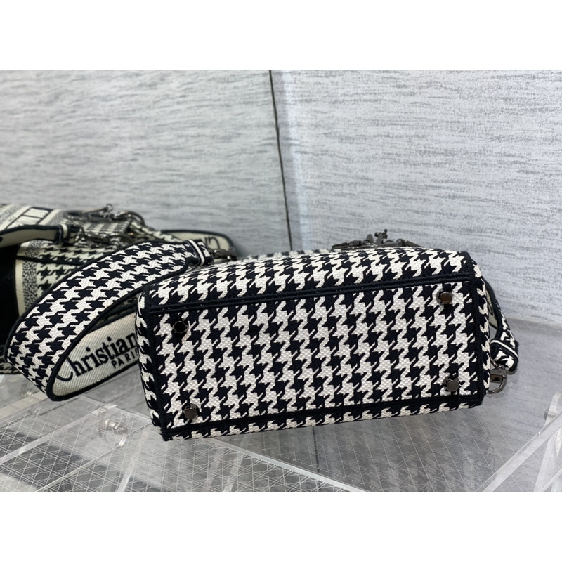D*or medium lady d-lite bag embroidery white and black