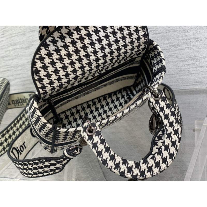 D*or medium lady d-lite bag embroidery white and black